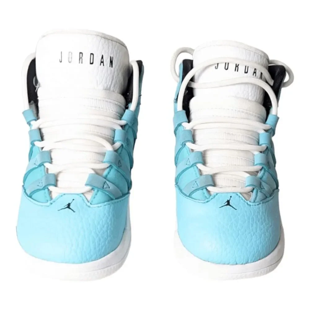 NIKE Jordan Max Aura 